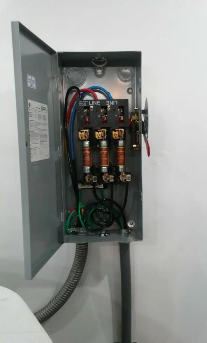 Three-phase disconnect switch installed for Smoke Detector Installation in Alva